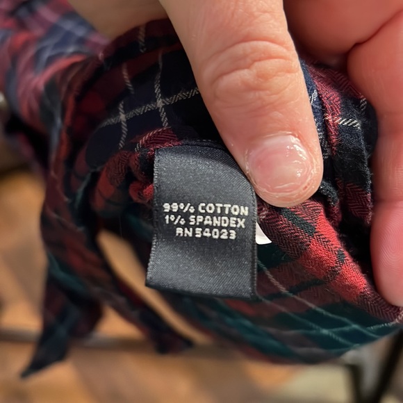 Banana Republic red and navy plaid button up long sleeve top Size XL - Picture 4 of 4